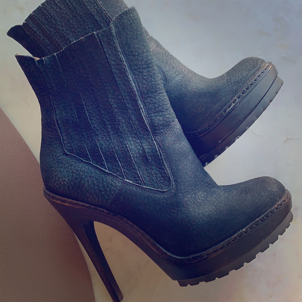 Woman shoes